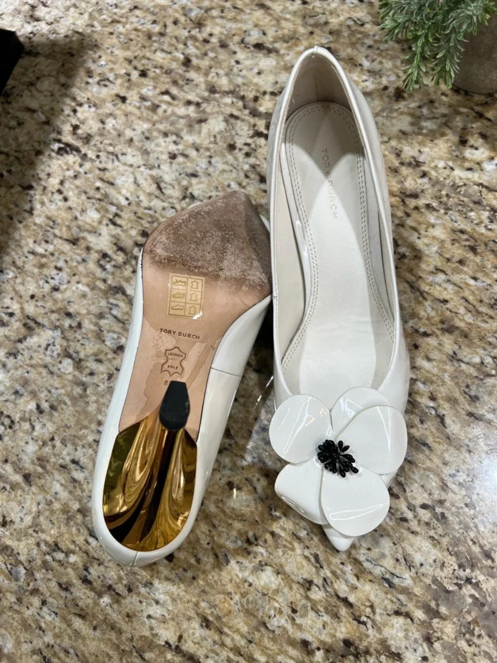 Tory Burch Flower Pointed Toe Pumps in Pearl with Gold Heel 8M